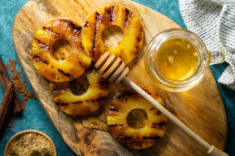 Regl dönemi öncesi şikayetlerden kurtulmanın iki yolu: Ananas ve hurma