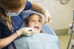 Çocukların Diş Bakımı İçin Bilmeniz Gerekenler 5 Şey